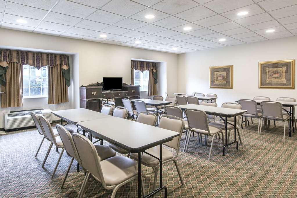 Quality Inn & Suites Роббинсвилл Удобства фото
